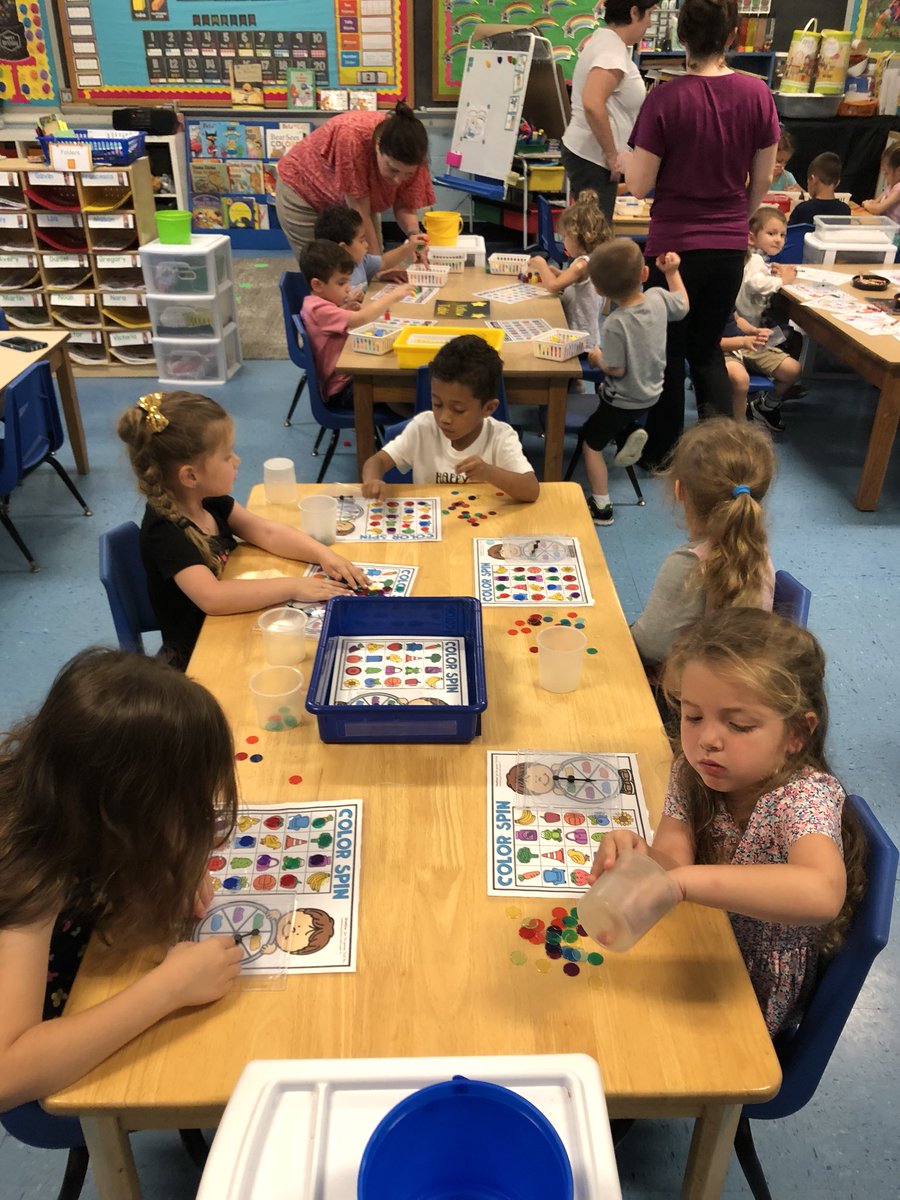 StPatsYorktown's tweet image. #BlendingLearning in action in Mrs. Mark’s PreK room today! #stpatrickschoolyorktown