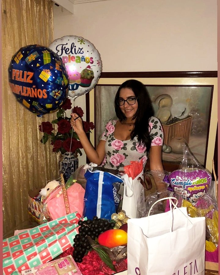 MariaCuartas18's tweet photo. HBD to meeee https://t.co/wbILWdyIKc