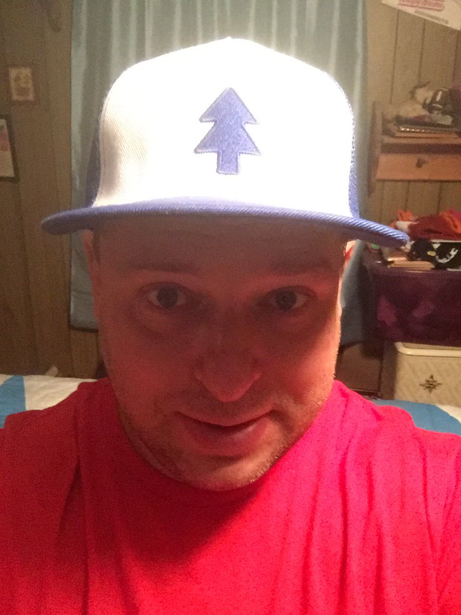 tomvarner's tweet photo. I was so stoked to get this in the mail today! Here’s to lots of adventures and mysteries! #dipperhat #gravityfalls #lettheadventuresbegin @TheMysteryofGF @gravityfalls @_AlexHirsch https://t.co/yWHiDdxUlX
