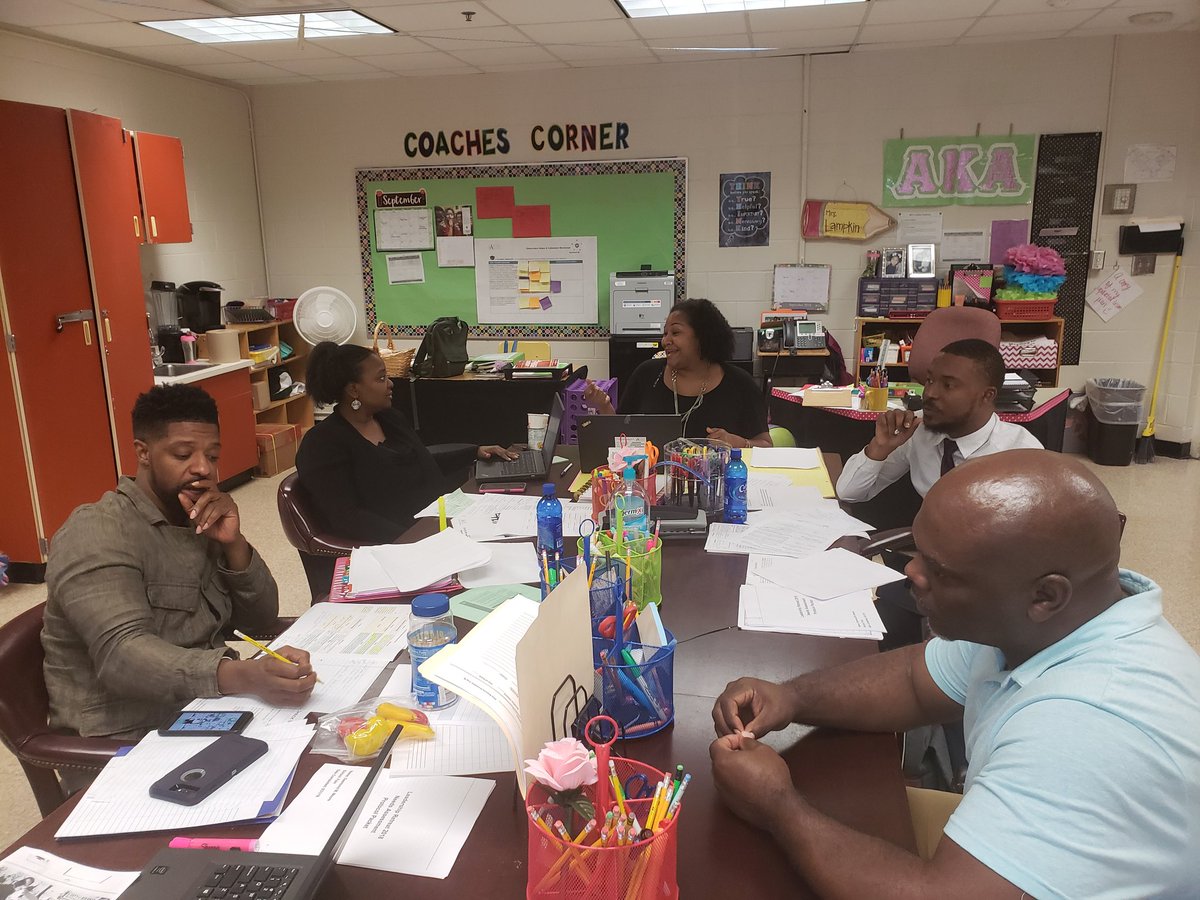 Dacia_Lampkin_'s tweet photo. Analyzing data to ensure our growth and success! Who says collaboration cant be fun? @DrEmilyAMassey @APSFain @beingmrmoore @Mark_at_APS @MsNicoleCPorter @epike741 #supportthesoar #grit #TeamandFamily #fainstrong #DTE https://t.co/QzZvQ2FMUi