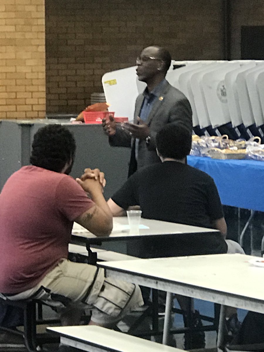 29Q118's tweet photo. PS118 Dads came out!!! For #DTYCTS. Strong presence 3 years in a row! I’m so proud. We thank @clydevanel and @IDaneekMiller for sharing some wisdom and positivity with us. #inspiringmindsandbuildingdreams @D29PresCouncil @cdec_29q @D29Shines @bevmitche @NYCSchools https://t.co/g77YIHbQCo
