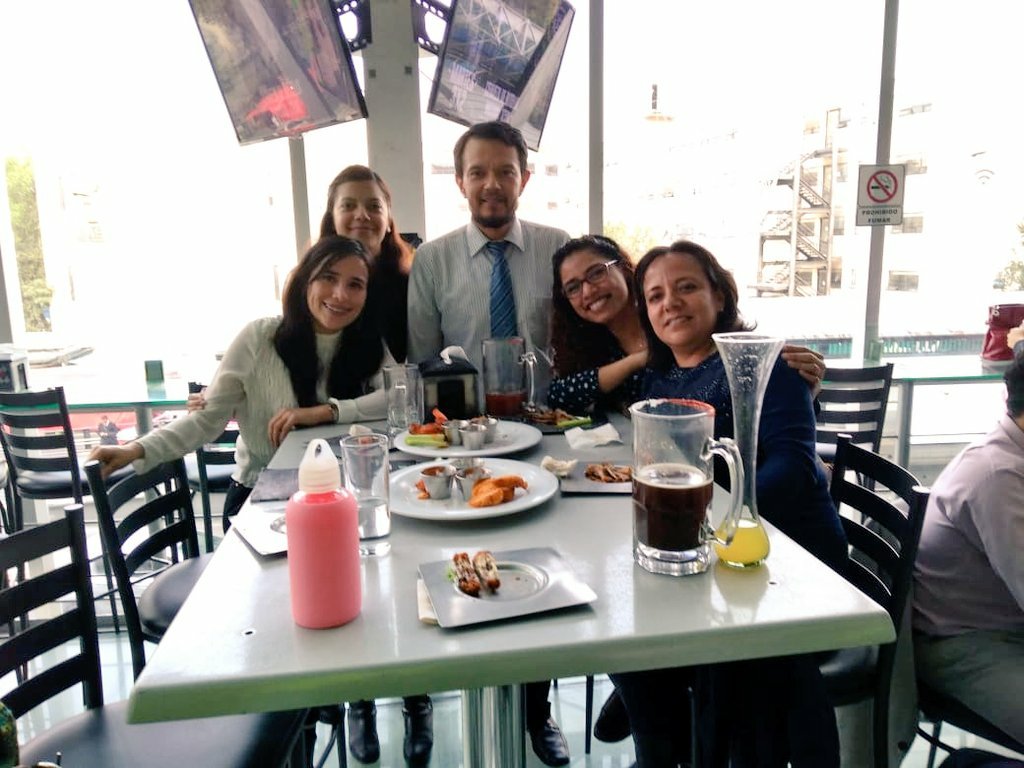 Viri2317's tweet photo. New work team, new goals!! #StudyCoordinators 😍😍😍 🍺 #Prost #Science https://t.co/zB4aCzrAKR