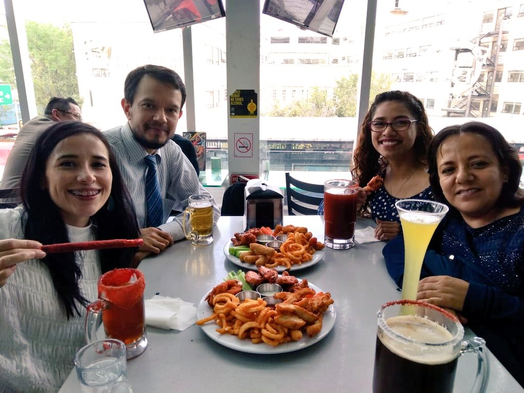 Viri2317's tweet photo. New work team, new goals!! #StudyCoordinators 😍😍😍 🍺 #Prost #Science https://t.co/zB4aCzrAKR