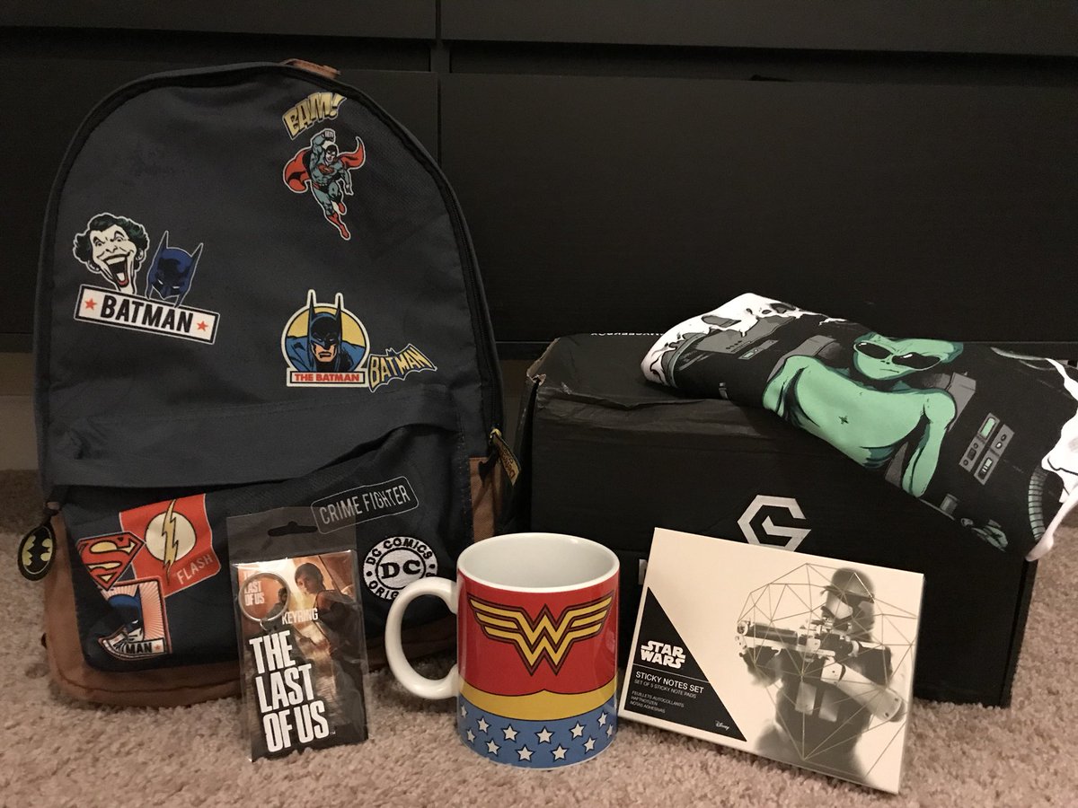 jlturman's tweet image. Best box yet @MyGeekBox! ♥️ the book bag! #mygeekbox #WonderWoman #DCComics #TheLastOfUS