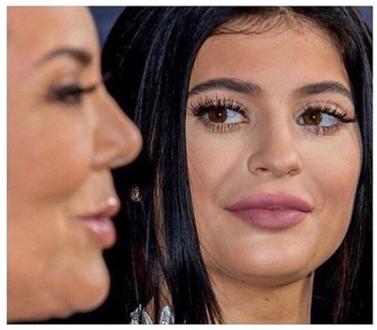 thefunnyteeng's tweet photo. me when my mom tells people my 
business https://t.co/tHfdC3qhkL