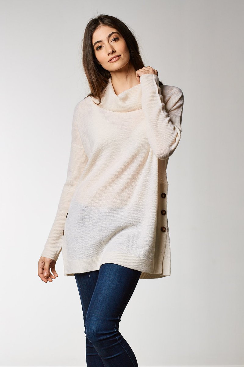 BlueTreeMelb's tweet image. From the CBD laneways to the Old Cotton Mill in Docklands the Field's Knitwear Winter Campaign for 2019 has had us trekking all over Melbourne to get these perfect, iconic shots of their high quality product. 

Enjoy this exclusive sneak peek from the shoot!

 #melbournefashion