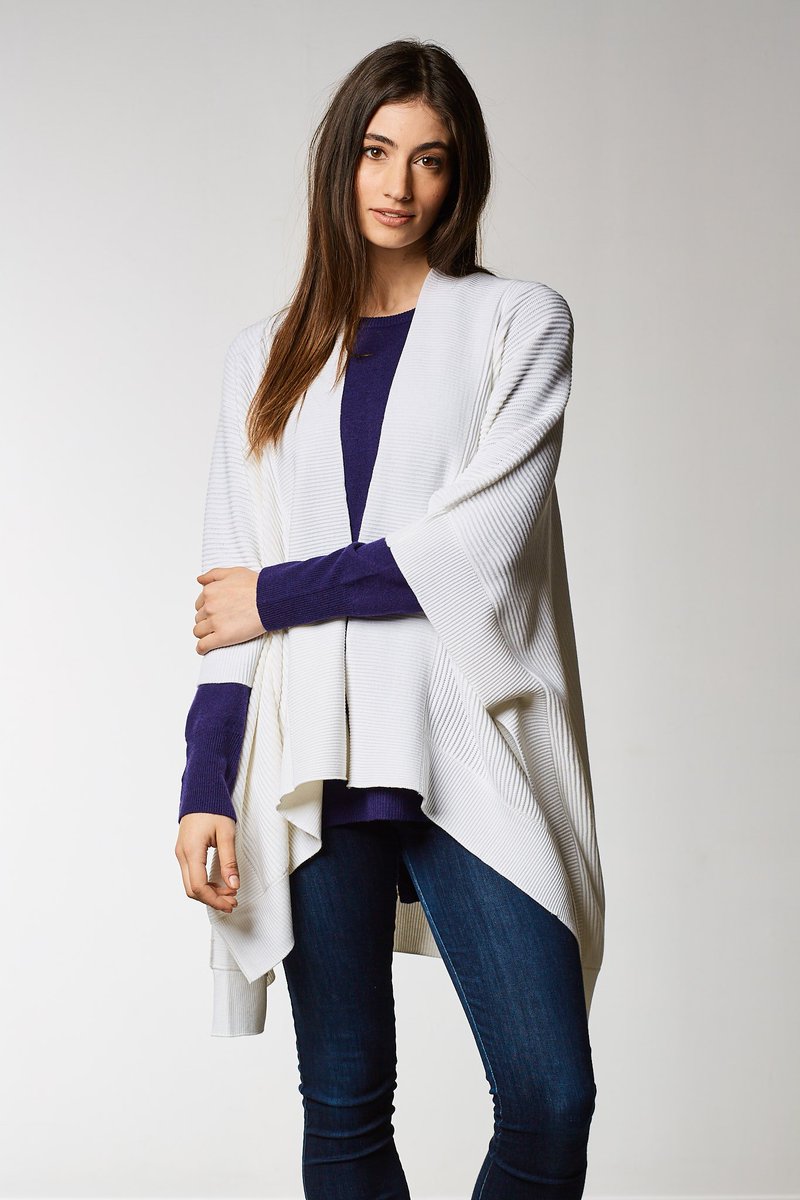 BlueTreeMelb's tweet image. From the CBD laneways to the Old Cotton Mill in Docklands the Field's Knitwear Winter Campaign for 2019 has had us trekking all over Melbourne to get these perfect, iconic shots of their high quality product. 

Enjoy this exclusive sneak peek from the shoot!

 #melbournefashion