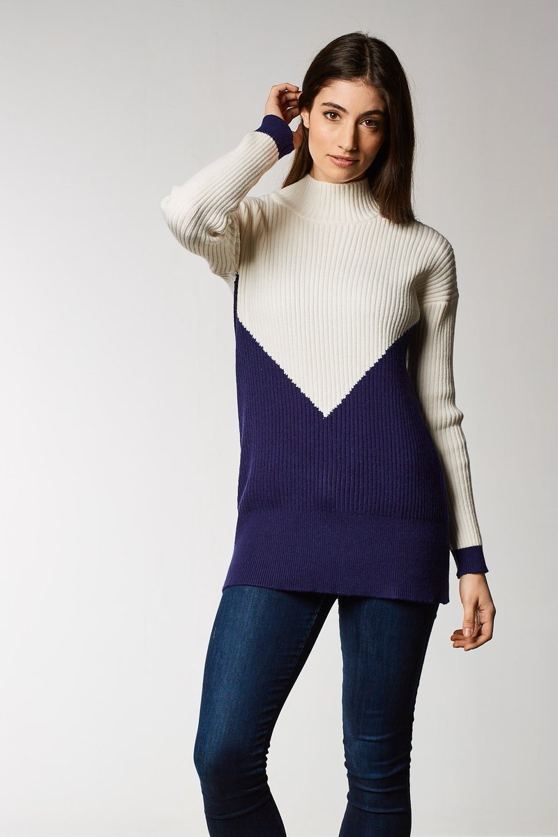 BlueTreeMelb's tweet image. From the CBD laneways to the Old Cotton Mill in Docklands the Field's Knitwear Winter Campaign for 2019 has had us trekking all over Melbourne to get these perfect, iconic shots of their high quality product. 

Enjoy this exclusive sneak peek from the shoot!

 #melbournefashion