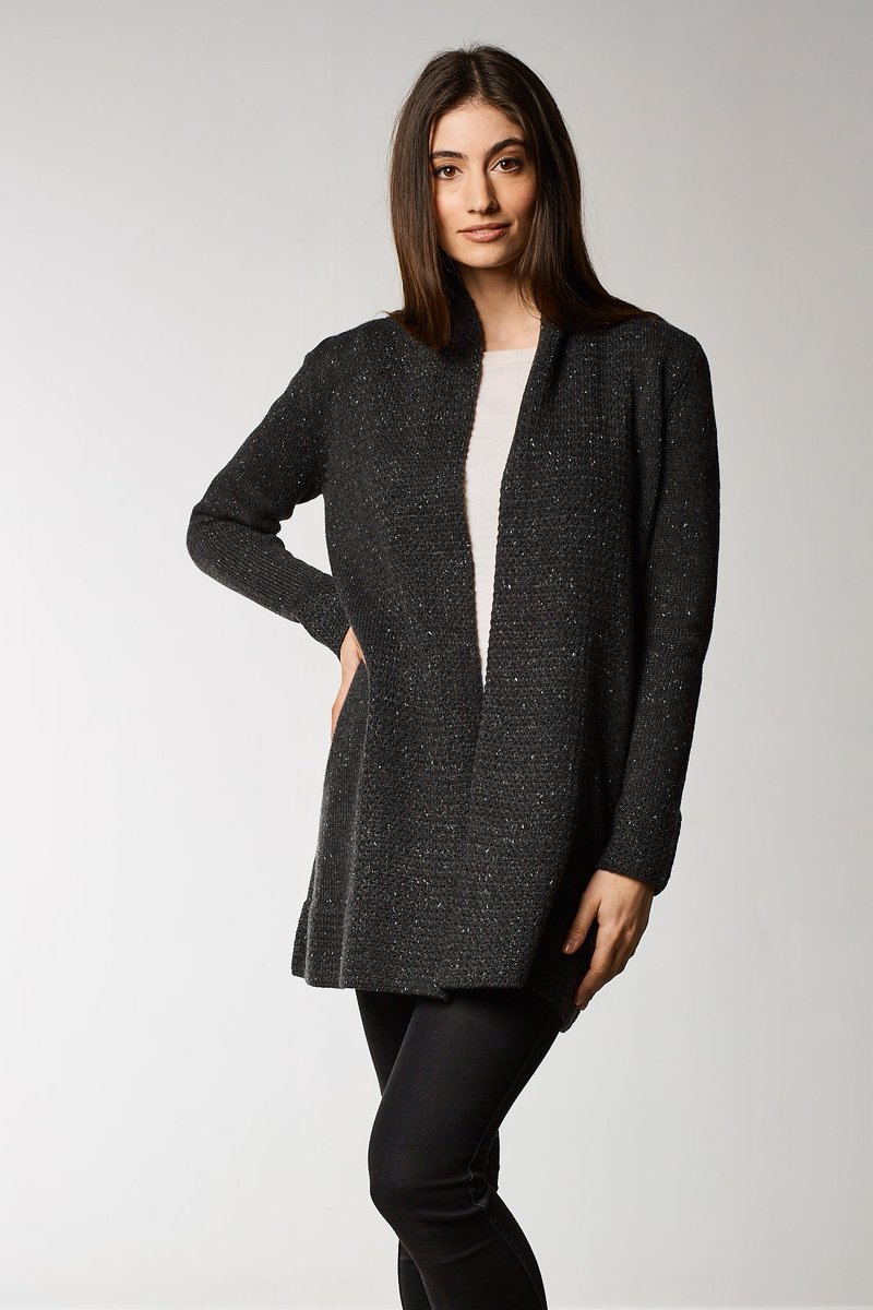 BlueTreeMelb's tweet image. From the CBD laneways to the Old Cotton Mill in Docklands the Field's Knitwear Winter Campaign for 2019 has had us trekking all over Melbourne to get these perfect, iconic shots of their high quality product. 

Enjoy this exclusive sneak peek from the shoot!

 #melbournefashion