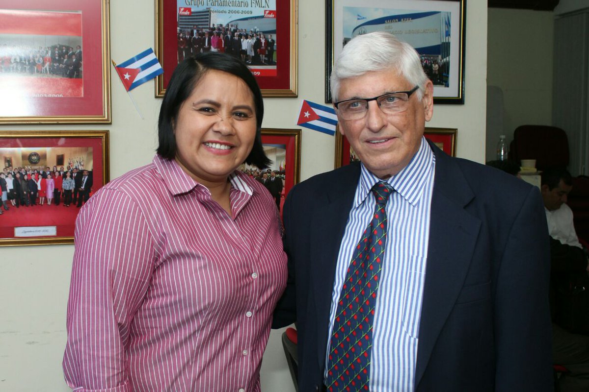 cristicornejo_'s tweet photo. Agradecemos toda la solidaridad y cooperación del pueblo y gobierno de #Cuba🇨🇺 en #ElSalvador🇸🇻.

Como grupo parlamentario del @FMLNoficial brindamos nuestro reconocimiento al Embajador Carlos Zamora Rodríguez, por su amistad y apoyo al país.

@embacubasalva @CubaMINREX https://t.co/tsPlvvB3fY