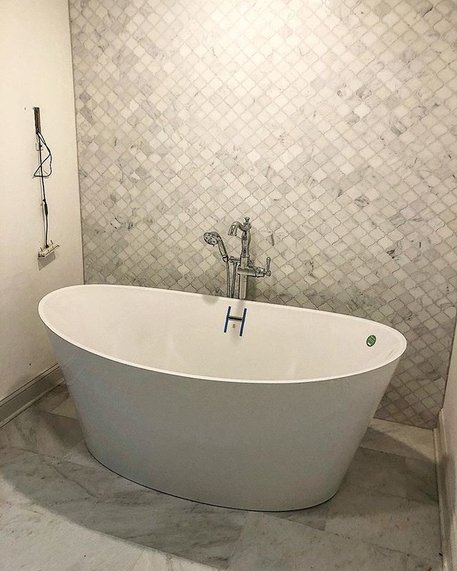 Tub time just got a whole lot better...
🥂🍾🥂
@bainultra the Queen 👸🏼 of baths... Evanescence Oval Bathtub 
#bath #design #luxury #tub #realestate #home #queen #bathroom #glam #bubbles #bainultra #relaxation #bathroomluxury #luxuriousbathroom #luxu… ift.tt/2xqHQiF