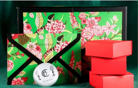 People's Daily, China on X: Gucci, Tiffany, Dior… International luxury  brands create luxurious #mooncakes for China's Mid-Autumn Festival. Which  one is your favorite? (Photos courtesy of Shenyefachi)   / X