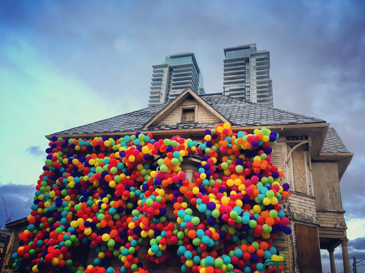 Dreams never Die 💕🎈#yycnow #yycliving #exploreyourcity #yycdogs #yycbuzz #yycphotographer #up #exploreyourcity #calgary #albertacanada #beakerhead2018 #beakerheadyyc #capturecalgary #tourismcalgary #science #sciencerules #art #artistsoninstagram #yycartists