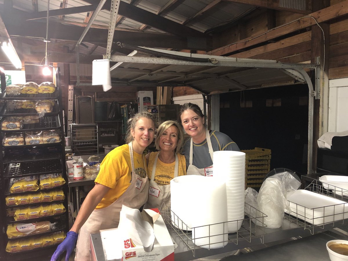 pelliottpdm's tweet photo. I love my BV moms !! Jana and Wendy BV fair week BV Baron booth @BVgirlsbball https://t.co/ZfoGjQ5c8T