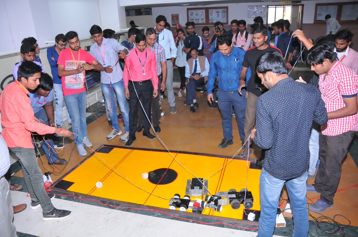 JAIPURJNU's tweet photo. Techno-Razz 2018 is the most happening time of the year for JNU. Robotics event is a grand success, for this is capable of drawing attention from the curious crowd. 
visit https://t.co/wh9GOBZXPw
#TechoRazz2018 #JNU #InterCollegeCompetitions  #Engineering #Technology #Robotics https://t.co/jckBmt0EKS
