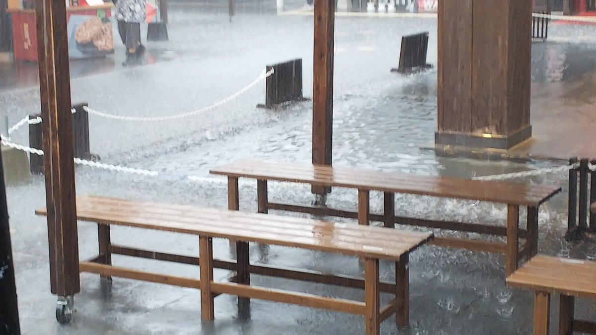 熊本市のゲリラ豪雨で冠水している現場の画像