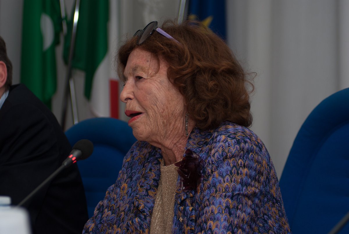 Auf Wiedersehen, Frau #IngeFeltrinelli! Grazie di tutto... facebook.com/PremioChiara/p…

#premiochiara #festivaldelracconto #Chiara2018 #Chiara30 #Feltrinelli