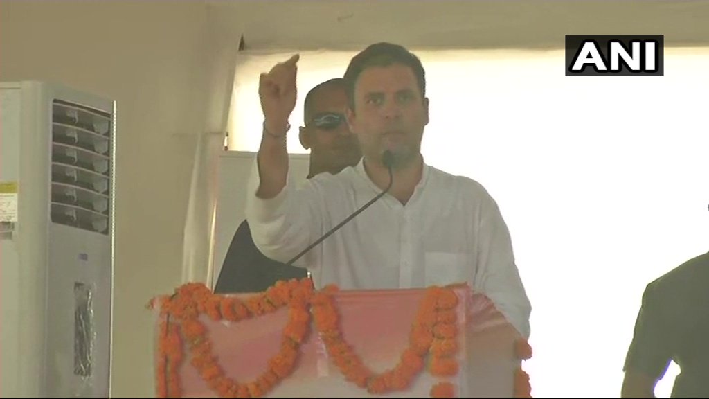 ANI's tweet image. Hum chahte hain ki ek din aap apne phone ke peeche dekho aur uspe likha ho &apos;Made in Rajasthan&apos;, &apos;Made in Dungarpur&apos;: Congress President Rahul Gandhi in Dungarpur&apos;s Sagwara #Rajasthan