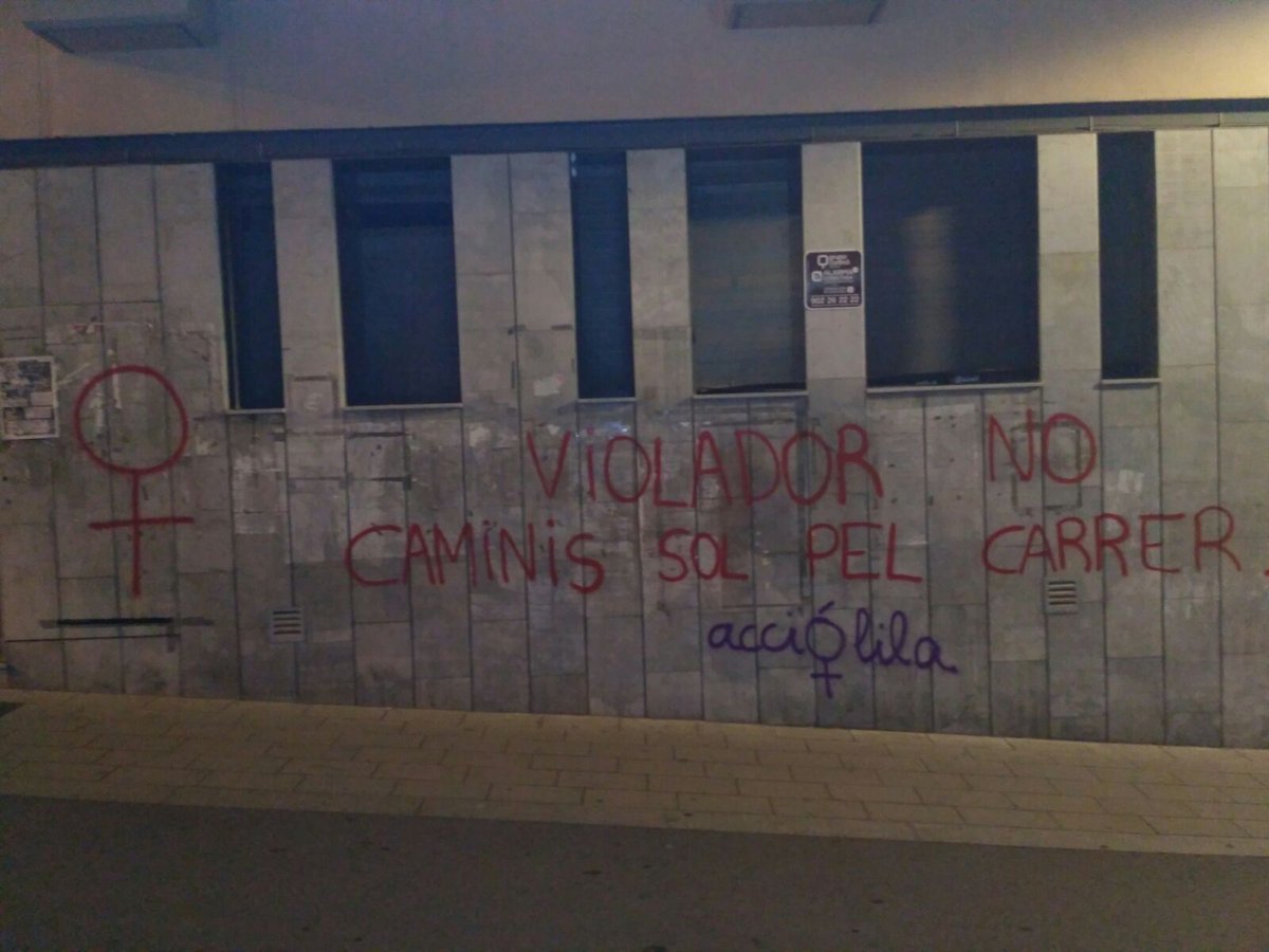 El 21 d’agost del 2018, una companya va patir una agressió sexual. Ens hem organitzat conjuntament perquè no sigui un cas aïllat i hem tret un comunicat on s’expliquen els fets. Contra les agressions masclistes, autodefensa feminista!! ✊💜