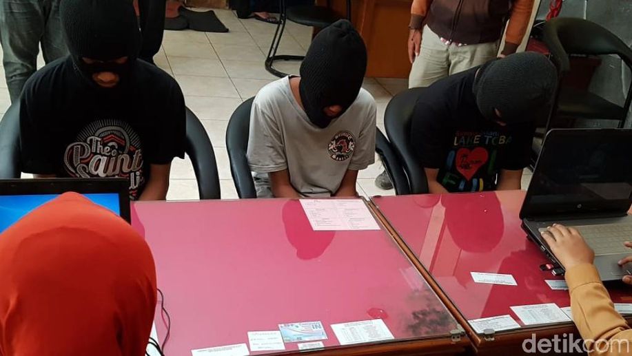 Detikcom On Twitter Mabuk Miras Oplosan 6 Abg Perkosa Gadis Di Bawah Umur Https T Co Tmgaue3jcu Https T Co Crgsukxdfy Twitter