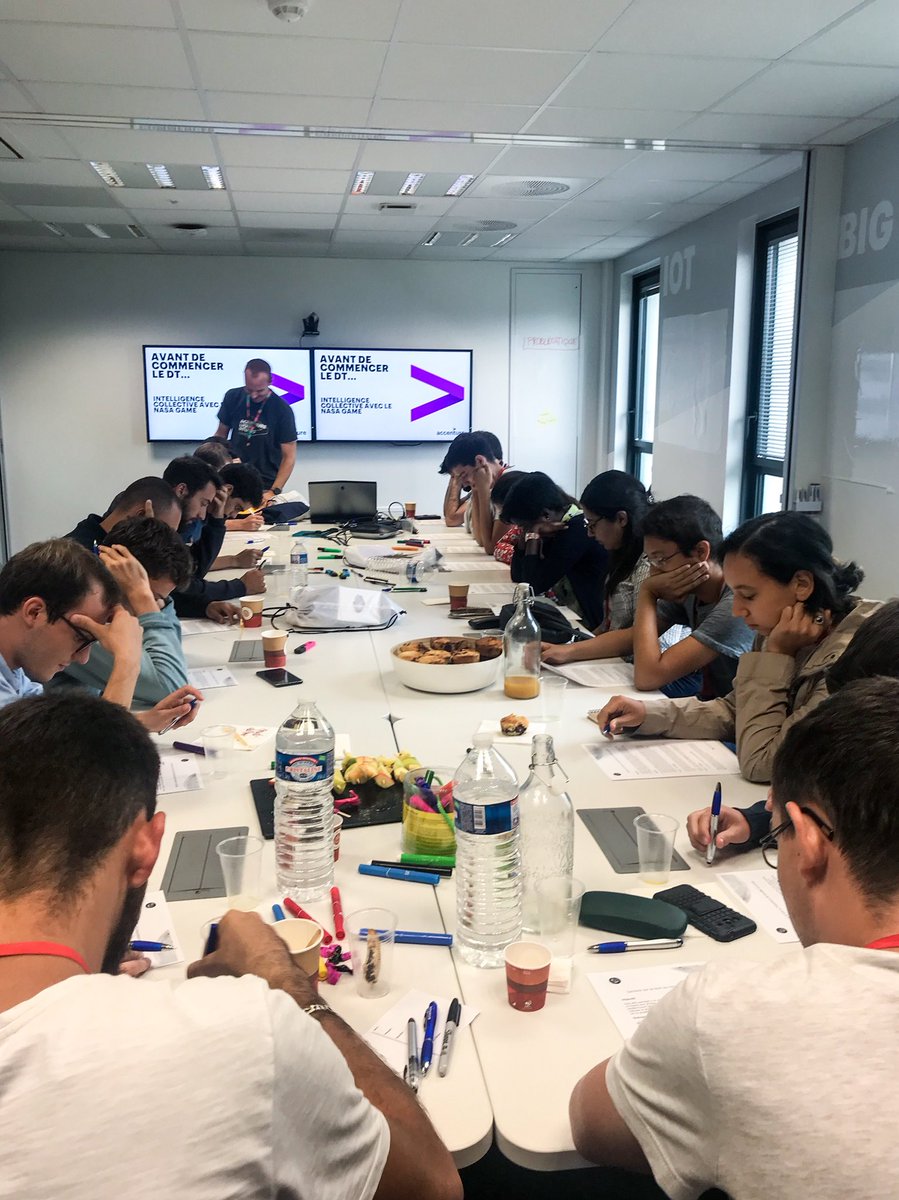 FrogerLaura's tweet photo. [En direct] #NantesDigitalW et @AccentureJobsFR : une vingtaine d’étudiants participent aujourd’hui à une journée innovation ! Les équipes #AccentureNantes testent leur intelligence collective avec le #Nasagame 🚀 https://t.co/QC9xXpDLuj