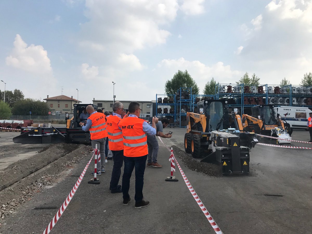 Simexsrl's tweet photo. Simex-NolOK Training Day: yesterday we've spent an amazing day with #Komatsu #NolOK at our headquarters, thanks to all the participants in the event! 👷♂️👷♀️👍🚧 https://t.co/H3Fh9jrvO4
