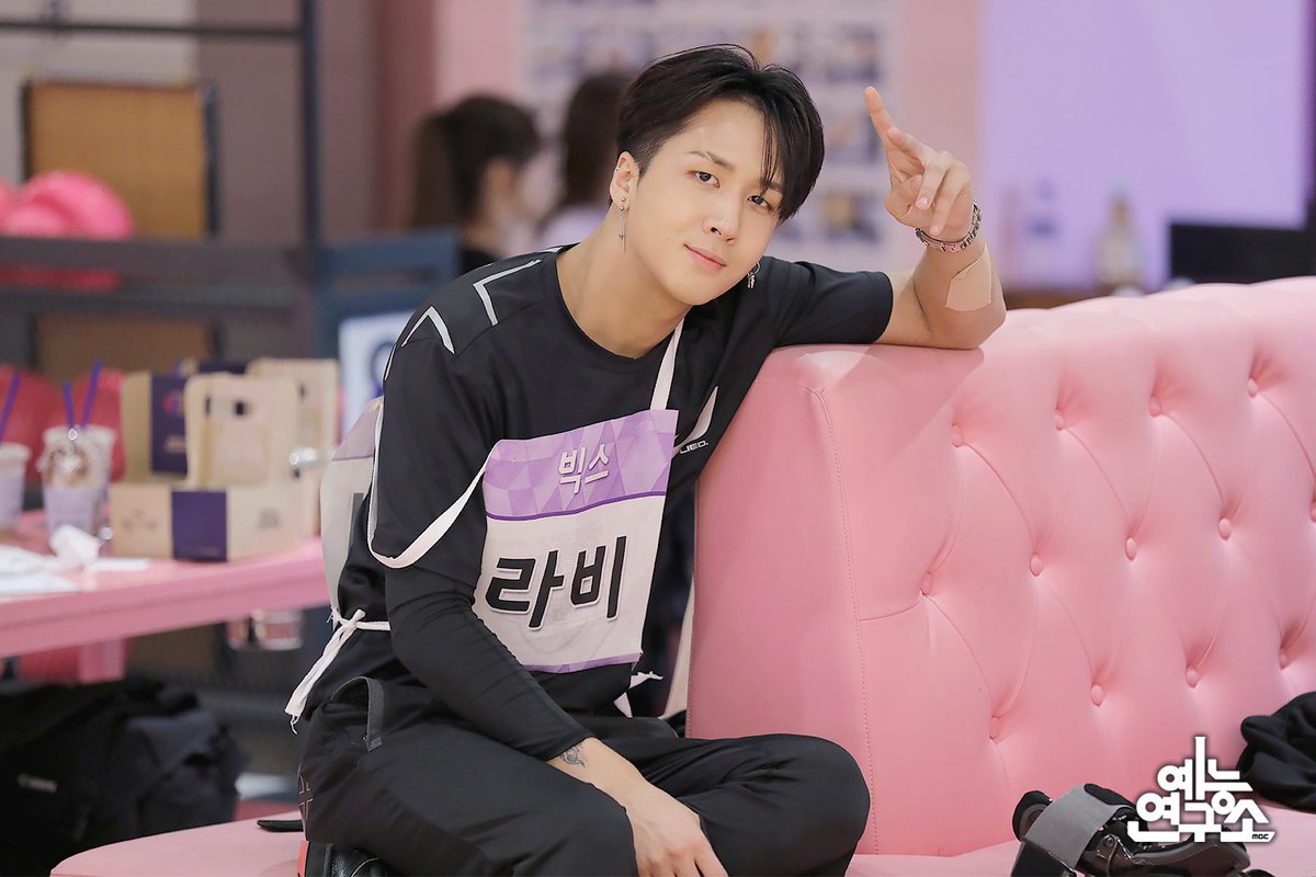 MBC_entertain's tweet image. (5번 테이블에서 보내시는 겁니다) 
(찡긋-☆)                         ( ˘ ³˘)~♥︎
#2018아육대 #아육대 #빅스 #라비 #켄 @RealVIXX