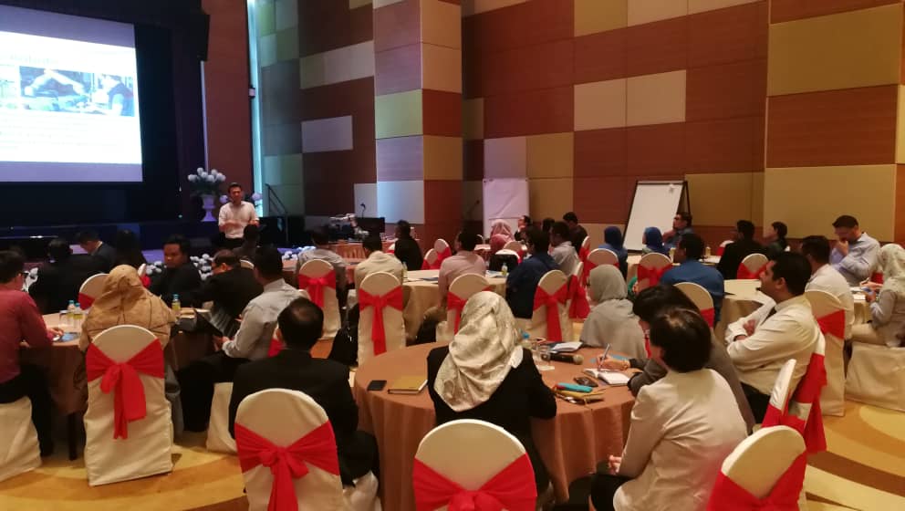 OfficialMIDA's tweet photo. Thank you Mr Ng of #NovetecInnovation for the insightful talk at our #TechTarik Session on Collaborative Robots. The on-going series continues to provide awareness on #industry4. We had a mix crowd from local companies, unis and industry associations. #futureofmfg #cobots https://t.co/0B61pY1SiF