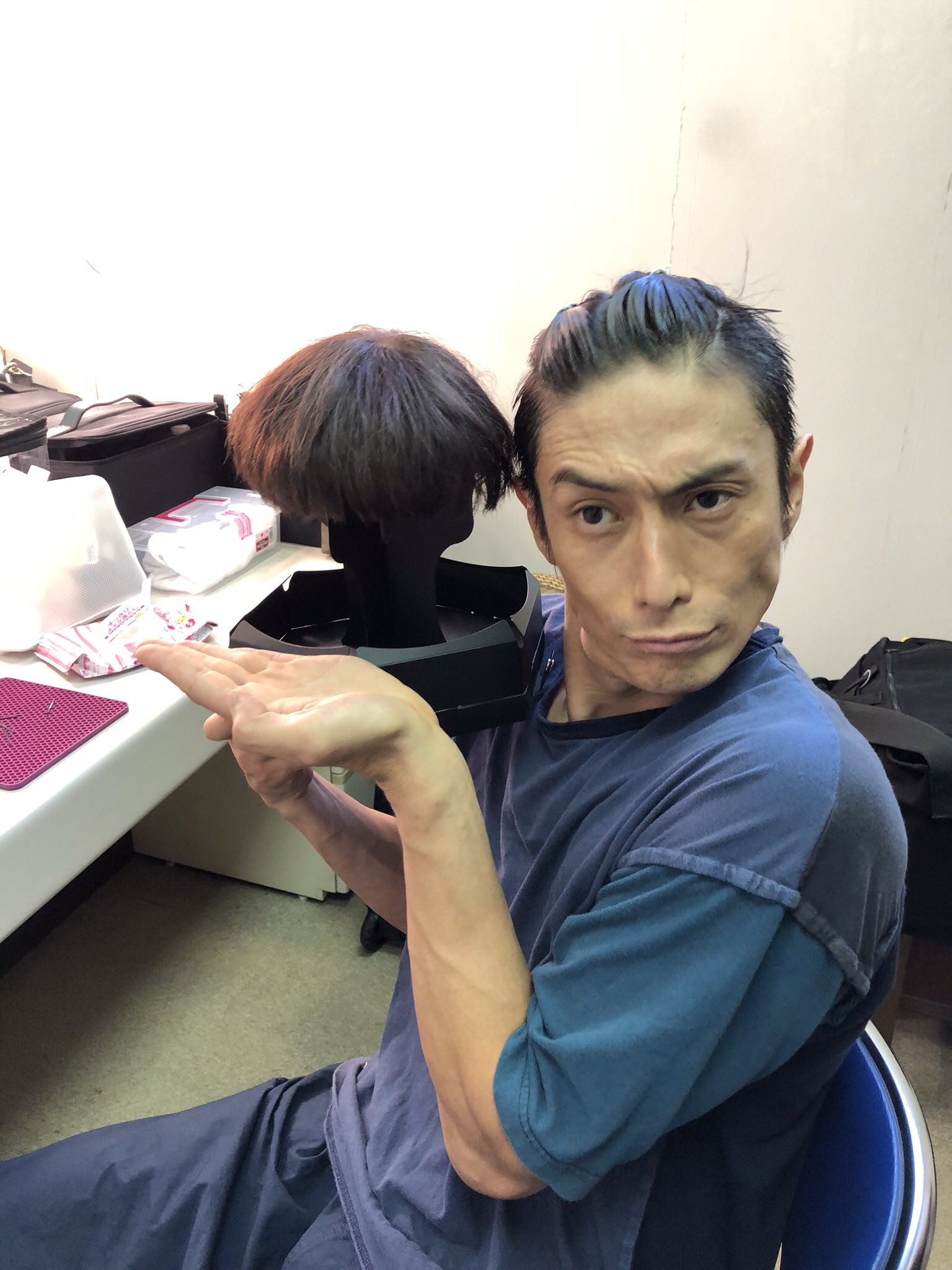公式 サバイバル ウェディング クランクアップ後 帰り間際にあまりにもカッコよかったのでパチリ そして あの髪型ともお別れ さらに 最終回では謎の丸坊主姿も披露 いつもいつも長い台詞の宇佐美編集長 本当にお疲れ様でした 伊勢谷友介 公式 サバイバル ウェディング クランクアップ後 帰り間際にあまりにもカッコよかったのでパチリ そして あの髪型ともお別れ さらに 最終回では謎の丸坊主姿も披露 いつもいつも長い台詞の宇佐美編集長 本当にお疲れ様でした 伊勢谷友介