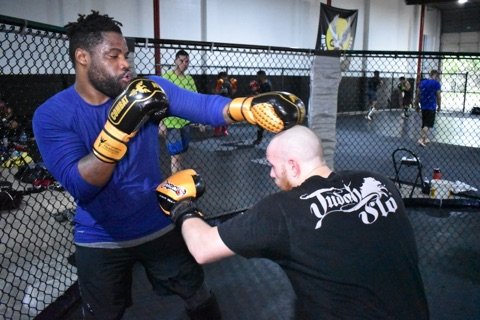 triangle_city's tweet photo. We go hard like gorillas in the jungle 🦍🦅 #americancombatclub #ACC #FREESMOKE #EVERYWEIGHT #ANYBODY #SPARRING https://t.co/il6kkjG6gQ