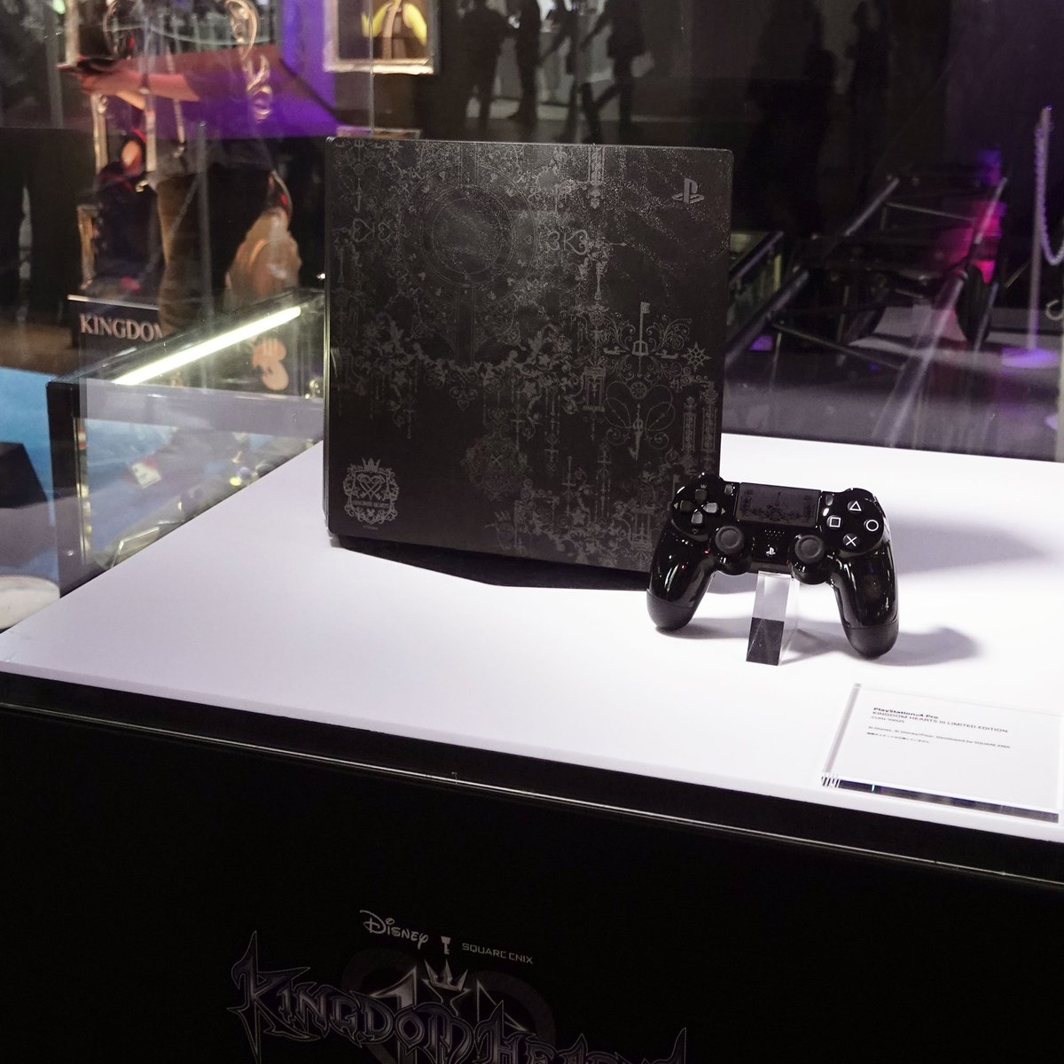 スクウェア エニックス イベント Playstation 4 Pro Kingdom Hearts Iii Limited Edition Playstation 4 Kingdom Hearts Iii Edition の展示です 会場でぜひご覧ください Tgs18 T Co T5bc9j63n1