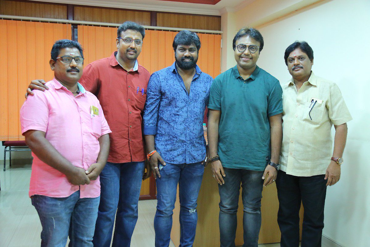 cinemajourn's tweet photo. .@immancomposer to score music for @VijaySethuOffl 's next film ! Direct By @vijayfilmaker , produced by @VijayaProdn !! 
@VelrajR @Cinemainmygenes 
@Analarasu #Prabakar @RIAZtheboss @v4umedia1 https://t.co/KJGmErhg6j
