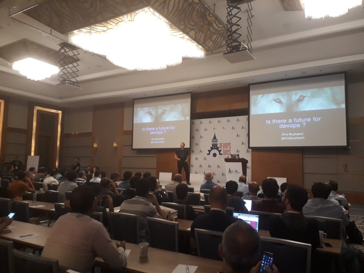 devopsdaysist's tweet image. DevOpsDays Istanbul 2018&apos;de  @KrisBuytaert sahnede.
#devopsdaysist #devops #devopsdaysistanbul