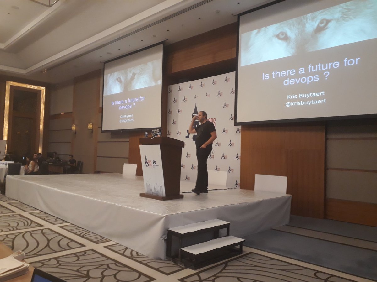 devopsdaysist's tweet image. DevOpsDays Istanbul 2018&apos;de  @KrisBuytaert sahnede.
#devopsdaysist #devops #devopsdaysistanbul