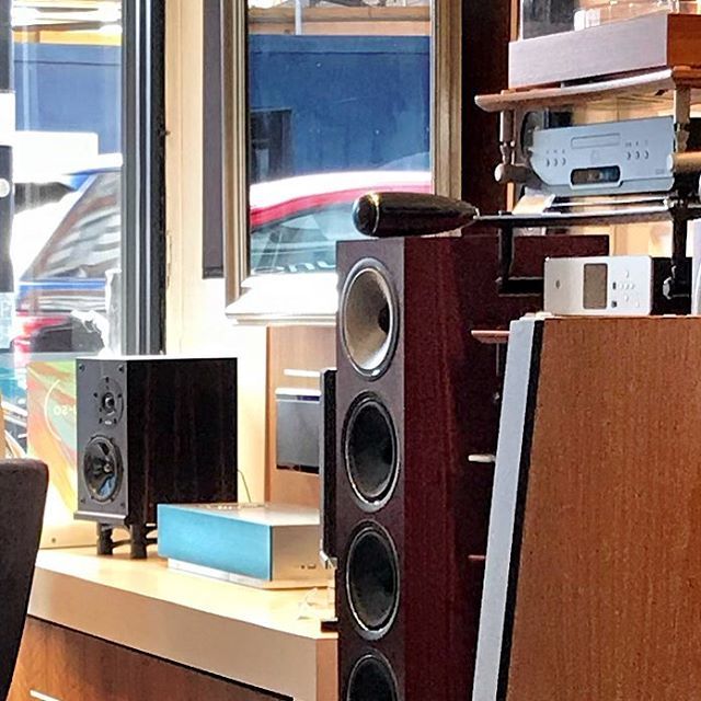 AudioVenue's tweet photo. Not sure why we took this shot, maybe the sun catching Naim Musos grill. #bespokefurniture #avfurniture #mediawall #mirrortv #tvmirror #pictureframetv #hifishop #700series #702s2 #martinlogan #slimspeakers #naimaudio #muso #proac #db1 #pmc #twenty523 #… https://t.co/F6JU8mN7nv https://t.co/4m3zx9Ulu4