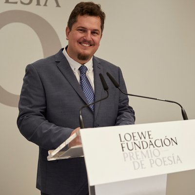 .@benclark84 participa mañana en el @hayfestival_esp #Segovia en un homenaje a los 30 años del Premio Loewe de #Poesía @BiblioSegovia @SheilaLoeweb ow.ly/Ocrc30lTypW