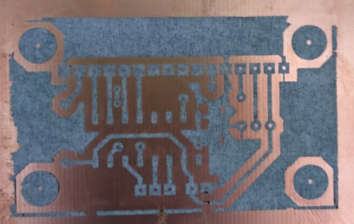faizal_sir's tweet image. Cara mudah utk buat PCB. Tak perlu lg nak laminate. Cukup dgn kertas katolog giant yg dibuang dan polish remover. Tadaaaa...hasilnya ok cuma dlm gambar tu nak try je, jd xberapa cantik. 

#DIYPCB
#heatlessPCB