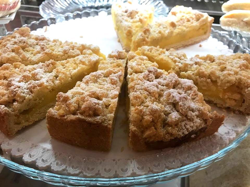 CaffedelDuca's tweet photo. Una bontà per accompagnare il tuo risveglio e la tua colazione 🍰🍰 #caffèdelduca #cagliari #dolci #food #foodporn #colazione #pasticceria #chocolate #dolce #buongiorno #cioccolato #italia https://t.co/O8vG1Fc1is
