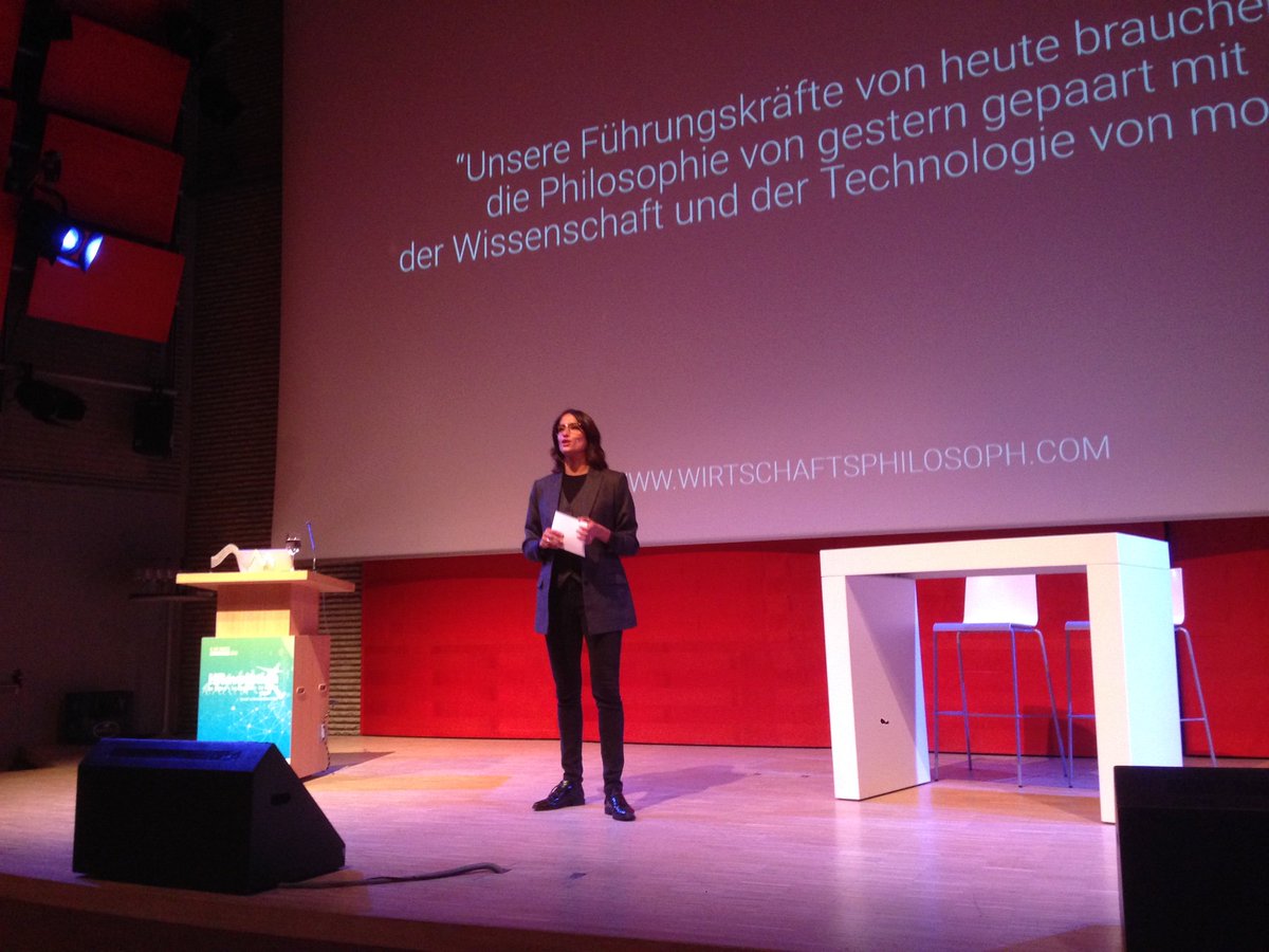 leading_live's tweet photo. Melanie Winiger eröffnet den 2. Tag des  #hrswissCongress im @ZentrumPaulKlee. Charmant und fachlich versiert wird sie auch heute durchs Programm führen. https://t.co/mJfGFG8b9U