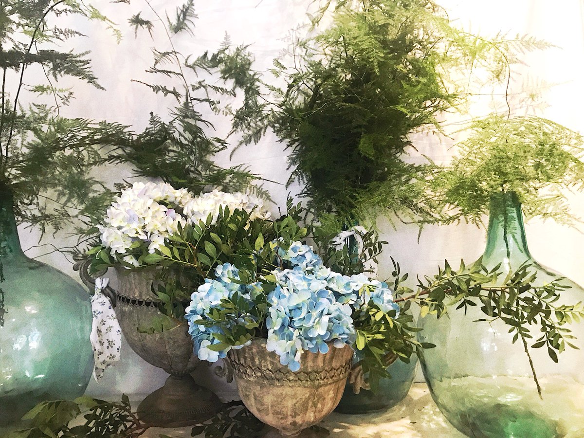 flores_tabatha's tweet photo. 🌿•JUEVES•🌿
.
.
.
#florestabatha#work#details#wedding#design#flowers#bridal#novia#boda#celebracion#decoracion#rincones#detalles#trabajo#invitada#bodas2018 https://t.co/bXfCoye3zb