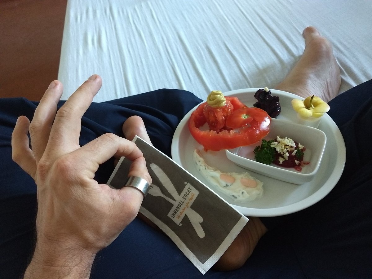 userzimmermann's tweet image. BTW: Isn't that the fanciest #hospital #dinner ever? ;P