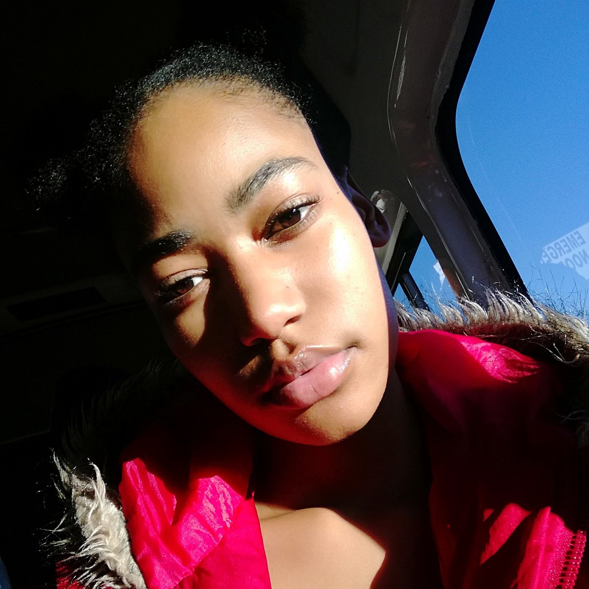 Miyelani Holeni tweet media