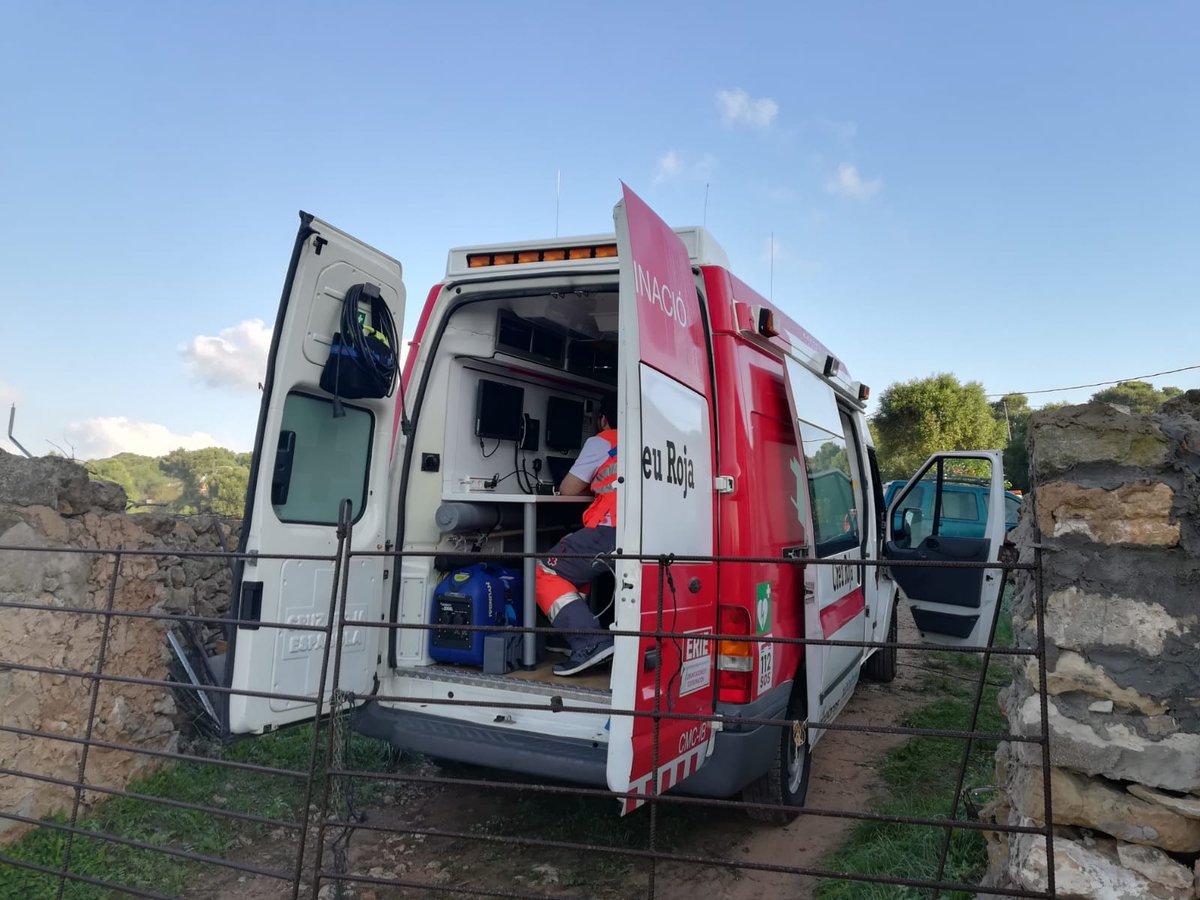 SionServera's tweet photo. Fotos de nuestro Centro Móvil de Coordinación desplegado en la búsqueda mujer desaparecida en #Alaior #Menorca, #ERIECC https://t.co/3b1nQlcVUq