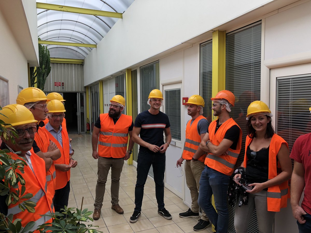lcdbelon's tweet photo. [Vie de l'entreprise] 😊
 Petit séjour bordelais pour notre équipe de #ConducteursDeTravaux avec au programme :
 🏡 Visite de l'usine Siniat, fabricant de plaques de plâtres 
 🍇 Découverte d'un vignoble avec dégustation
 #servicetravaux #constructeurmaison #matériauxmaison https://t.co/p4rcngL2ep