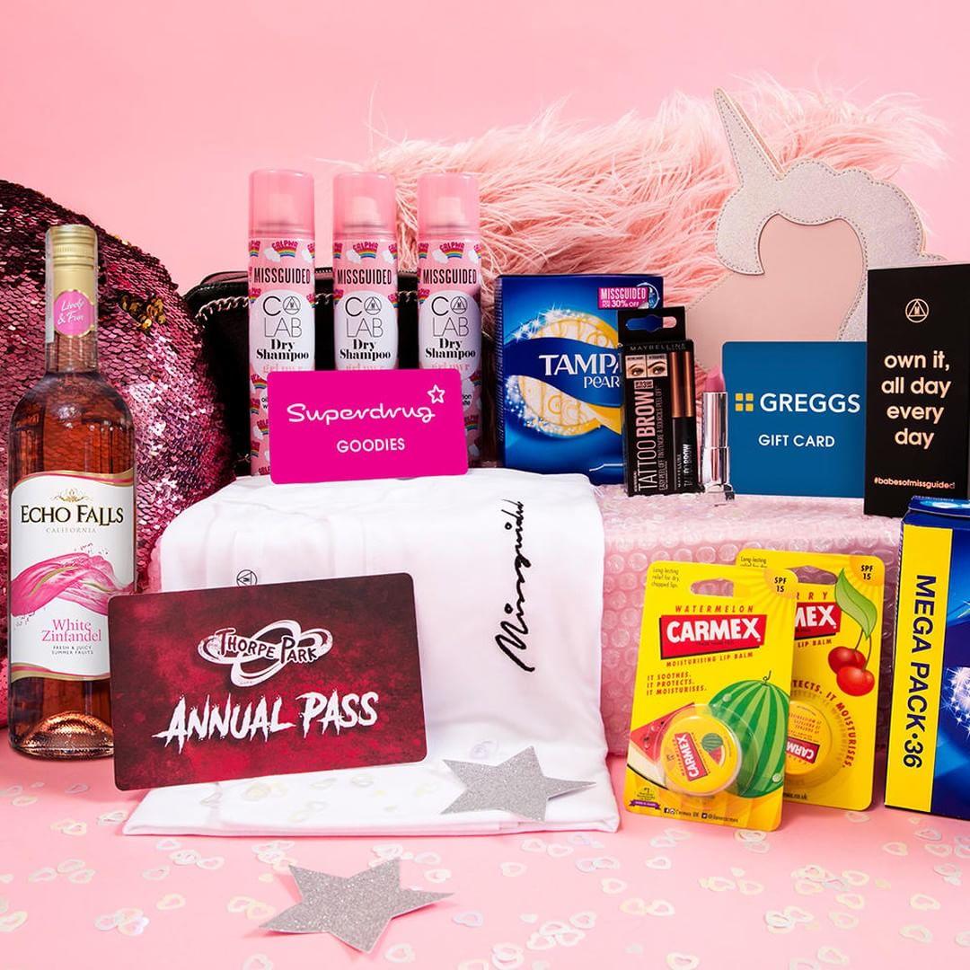 🔥RT + FOLLOW 🔥 Have you entered our biggest giveaway yet? We’ve partnered up with some MAJOR brands to give you a year's supply of student essentials! 💰🎓💸You can enter on our Facebook, Instagram or email too! missgu.id/J8Uu5F Ends 23:59 (BST) on 24/9/18. 💕