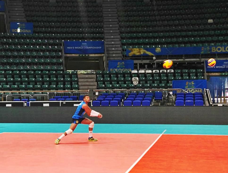 Look at who is training in #PalaDozza! 🤗 
#Bologna says: "Welcome, #Seleção!" 🇧🇷

Guarda chi si sta allenando al #Paladozza! 🤗
#Bologna dice "Benvenuta, #Seleção!" 🇧🇷

<a href="/FIVBVolleyball/">FIV International Volleyball Federation</a> <a href="/volei/">Vôlei Brasil</a>  #VolleyballWChs #VolleyMondiali18