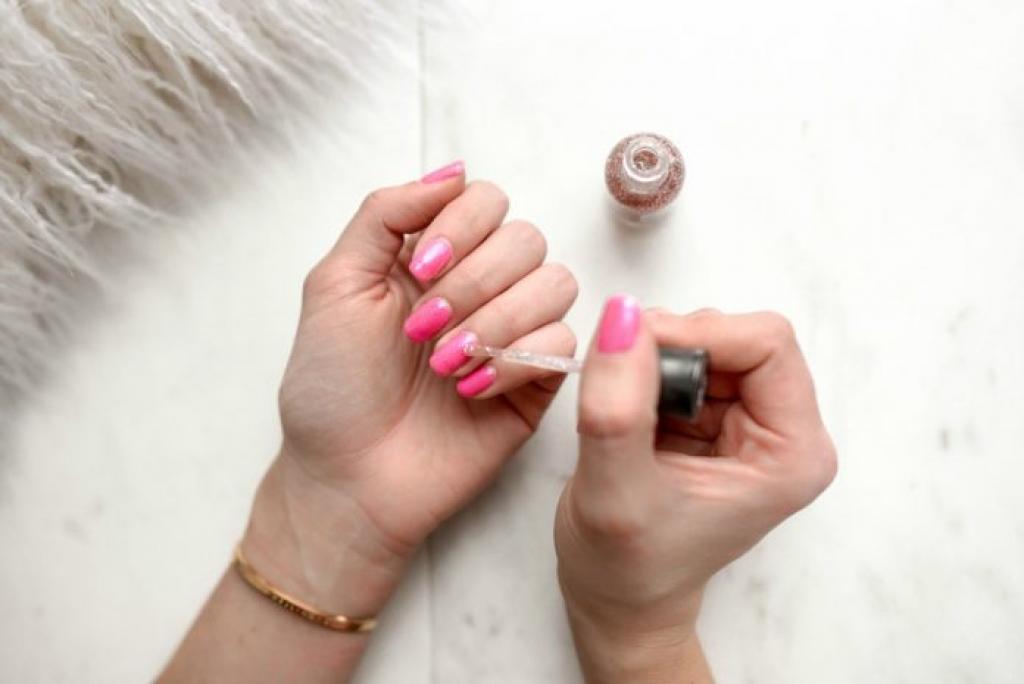 buckwon's tweet photo. Nothing makes the hand feel more beautiful than a perfect manicure. Dip, Gel or Acrylic nails? This is the question! Check out the comparison! https://t.co/owxqZiJUnh https://t.co/fMQ0slp2Em