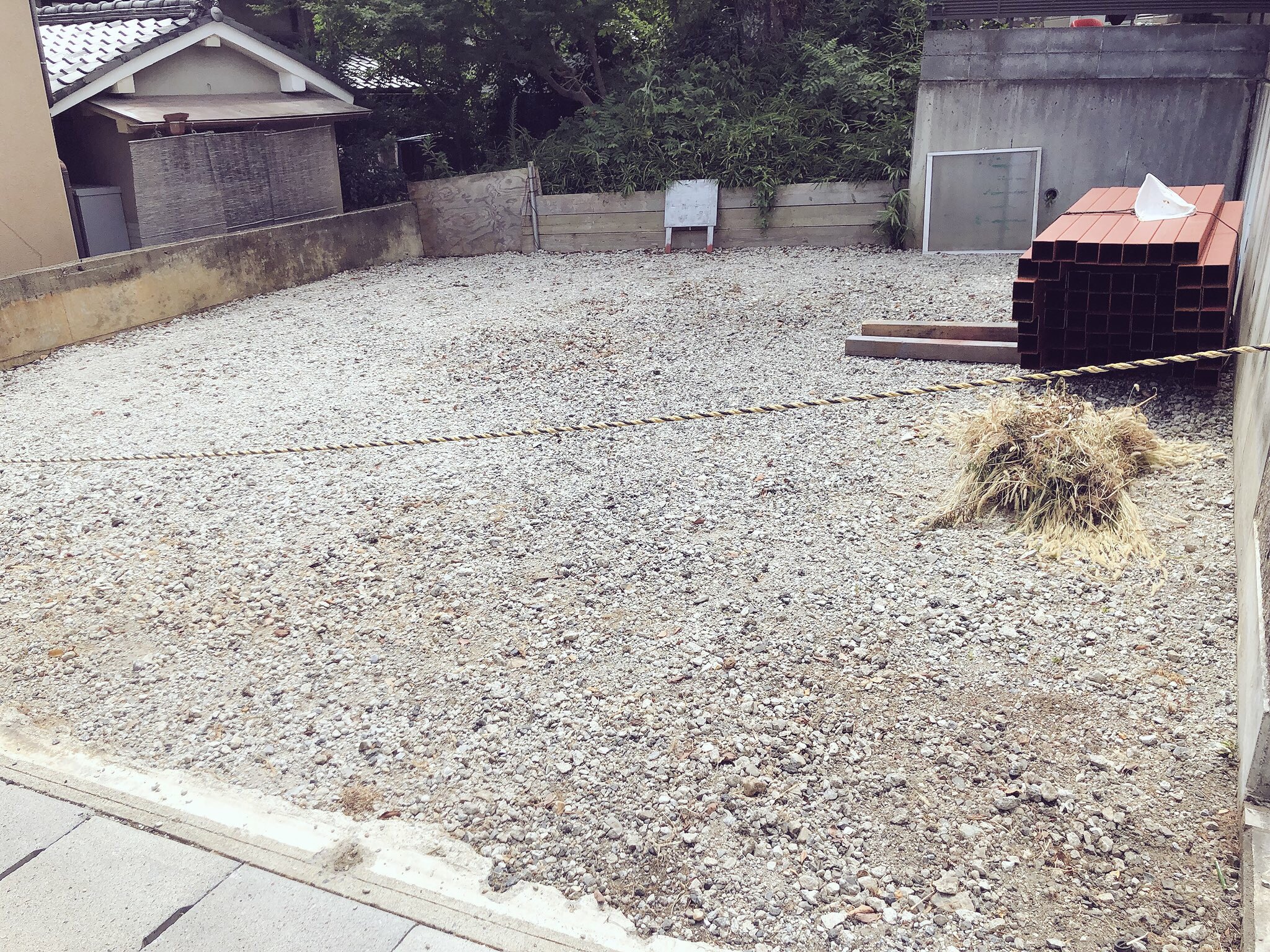 資材置き場貸します。