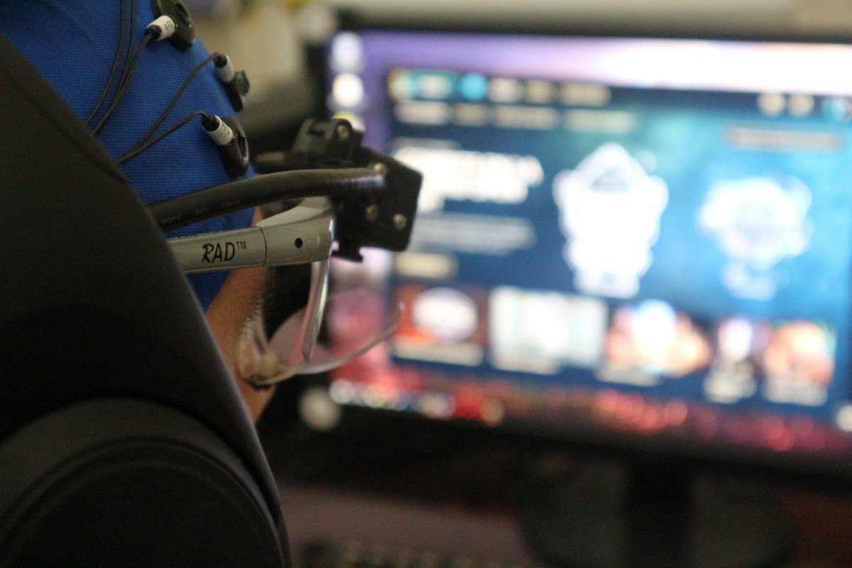 AndreCoco's tweet photo. Estos días hemos estado trabajando en #BrainGamer, un proyecto que quiere conocer qué pasa en nuestro cerebro cuando jugamos. ¡Gracias a todos los participantes! @NMAttraction @PoloDigitalMLG @BrainSigns @GiantsGaming @Survivalgaming @UNIRuniversidad @EsportsCatUMA #eSports https://t.co/EEZi6DuMnf