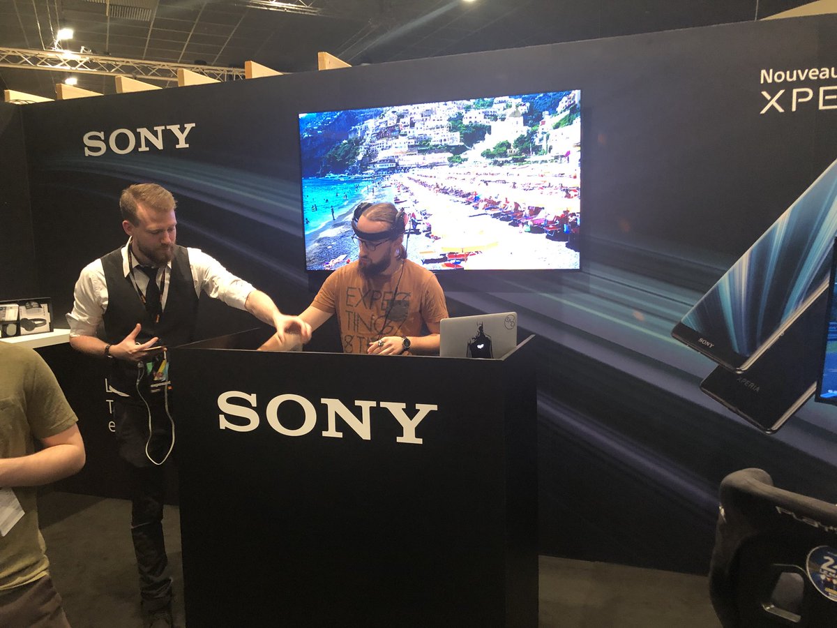 leduyann's tweet photo. à #Deauville pour #conventionclient 2018 #orange le salon des constructeurs et services est 🔝et @HuaweiFr @SamsungMobile @SonyXperiaFR 📱font partie aussi de notre #FamilleInside 😉 https://t.co/wIWbCUnx1R